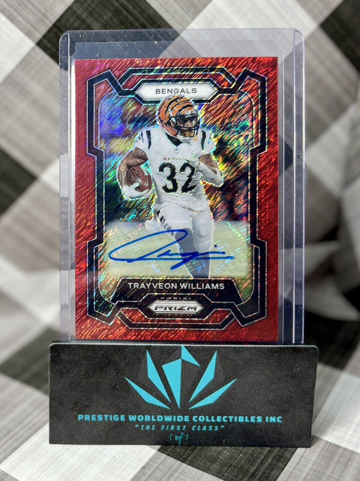Trayveon Williams 2023 Prizm FOTL Red Shimmer Auto Last Print 35/35 #59 Bengals