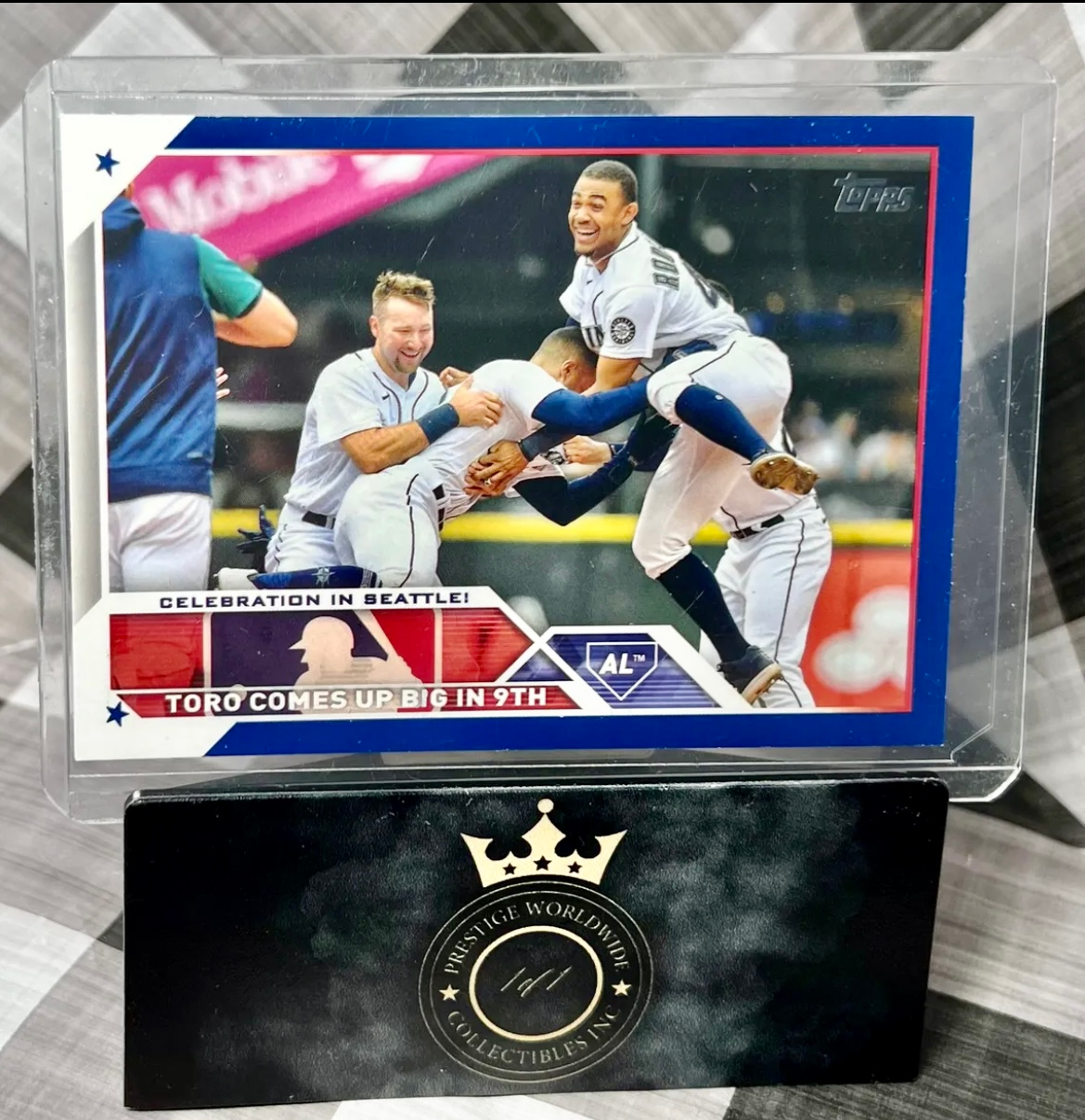 2022 Topps Blue Toro Comes up Big in the 9th #173 - SEA Mariners
