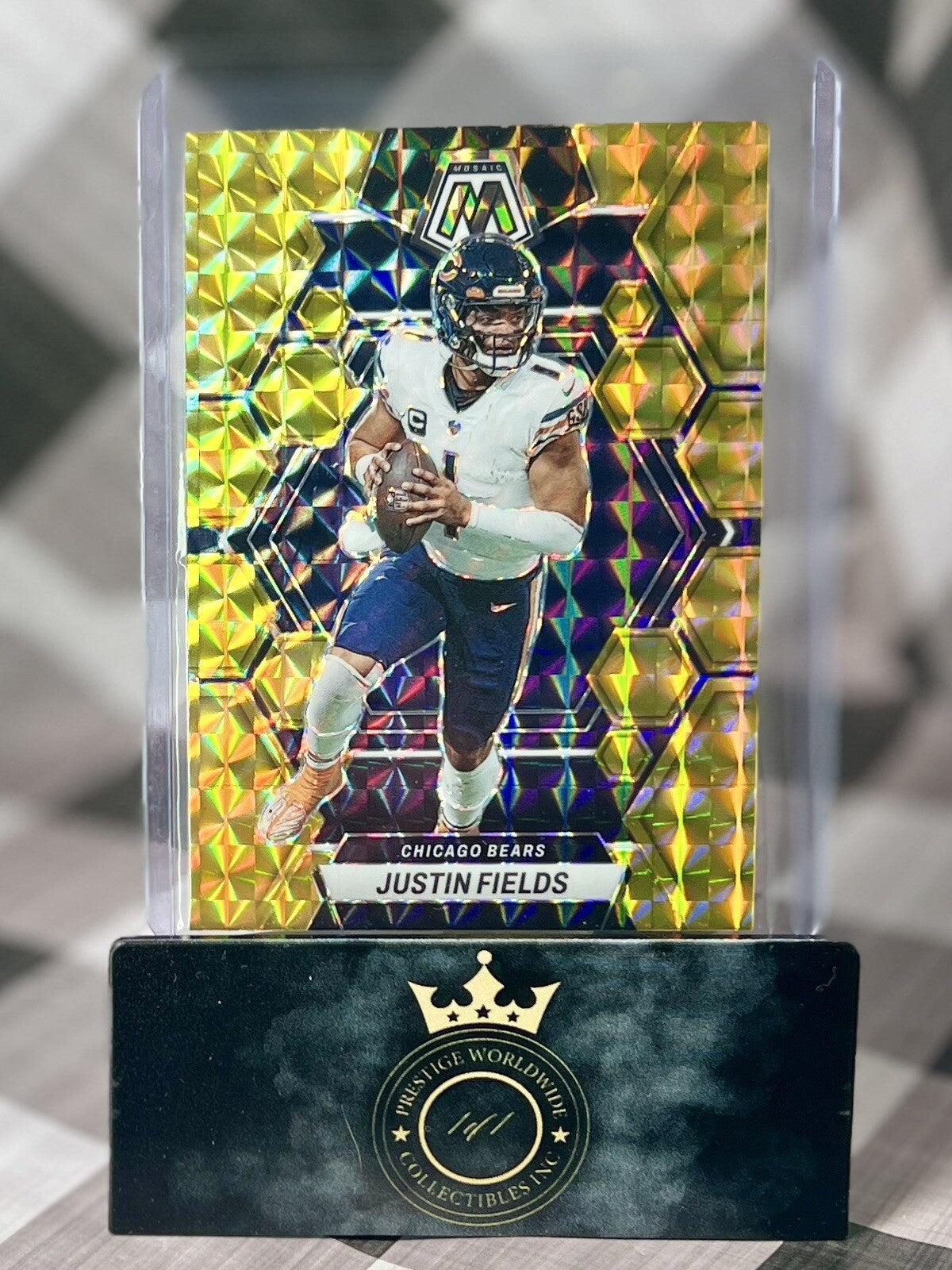 Justin Fields 2023 Mosaic Yellow Reactive Prizm #33 Chicago Bears 2nd Year