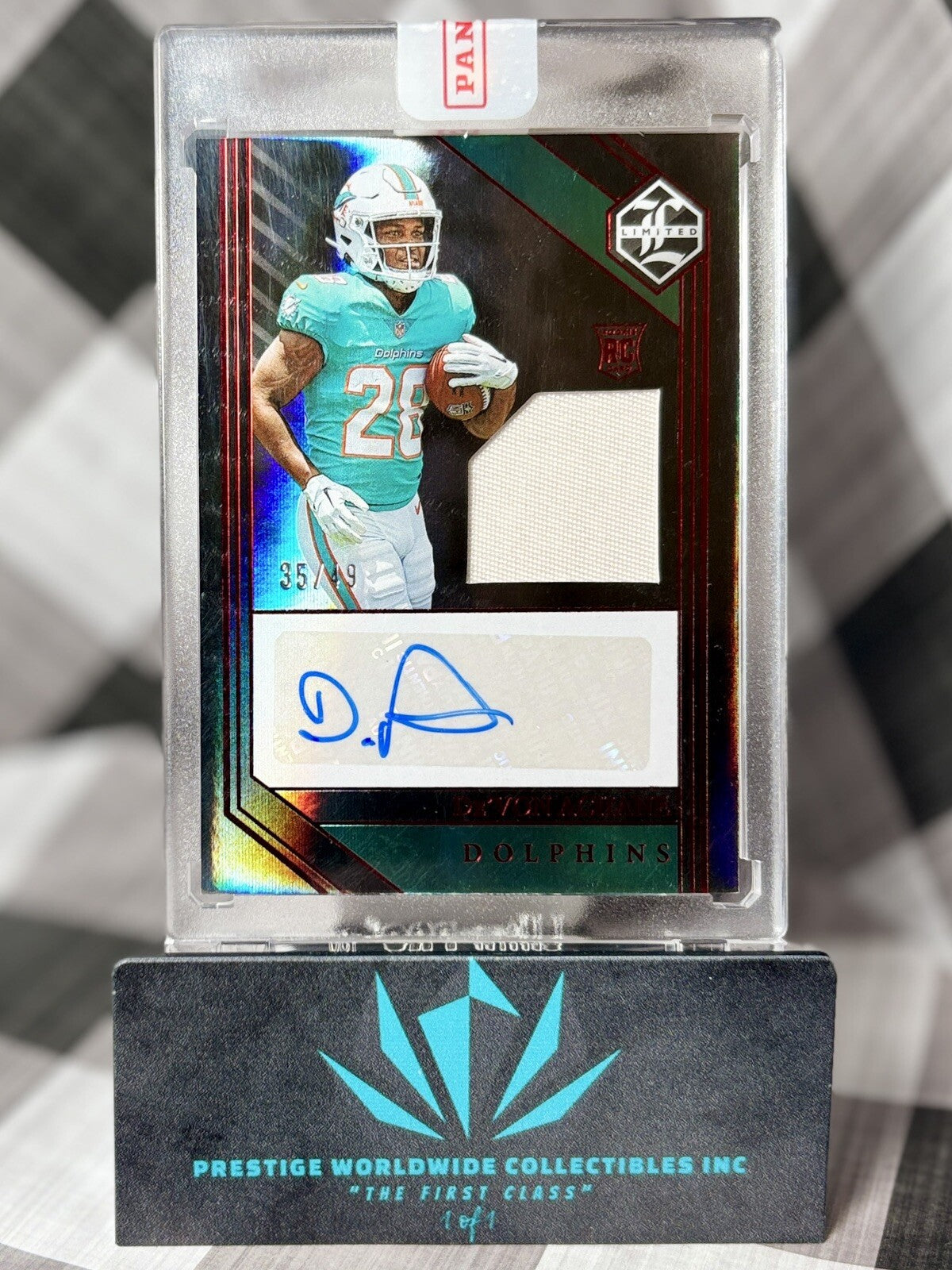 Devon Achane 2023 Limited Rookie Patch Auto Gold /49 #109 Miami Dolphins RPA