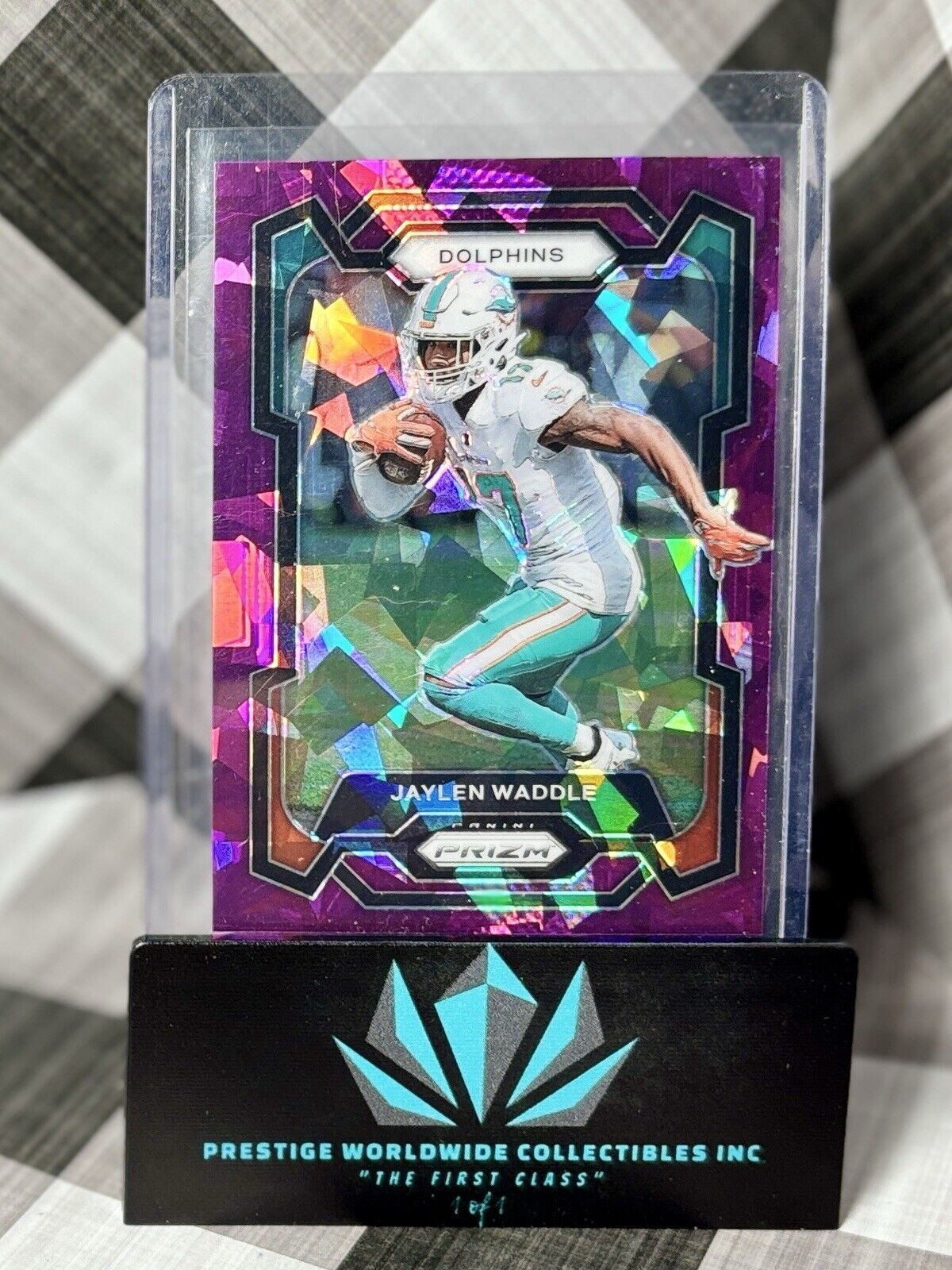 Jaylen Waddle 2023 Prizm Purple Cracked Ice /225 #185 Miami Dolphins SP