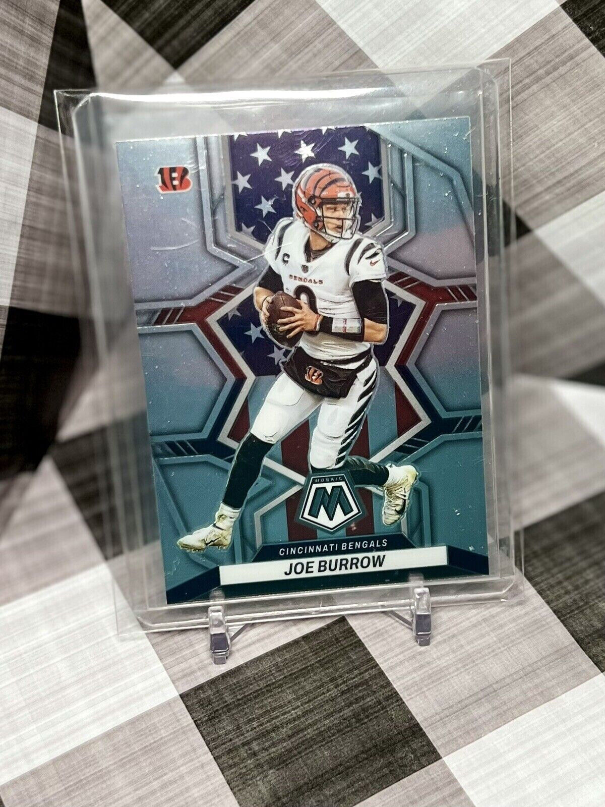 Joe Burrow 2022 Panini Mosaic Base National Pride #255 - Cincinnati Bengals NFL