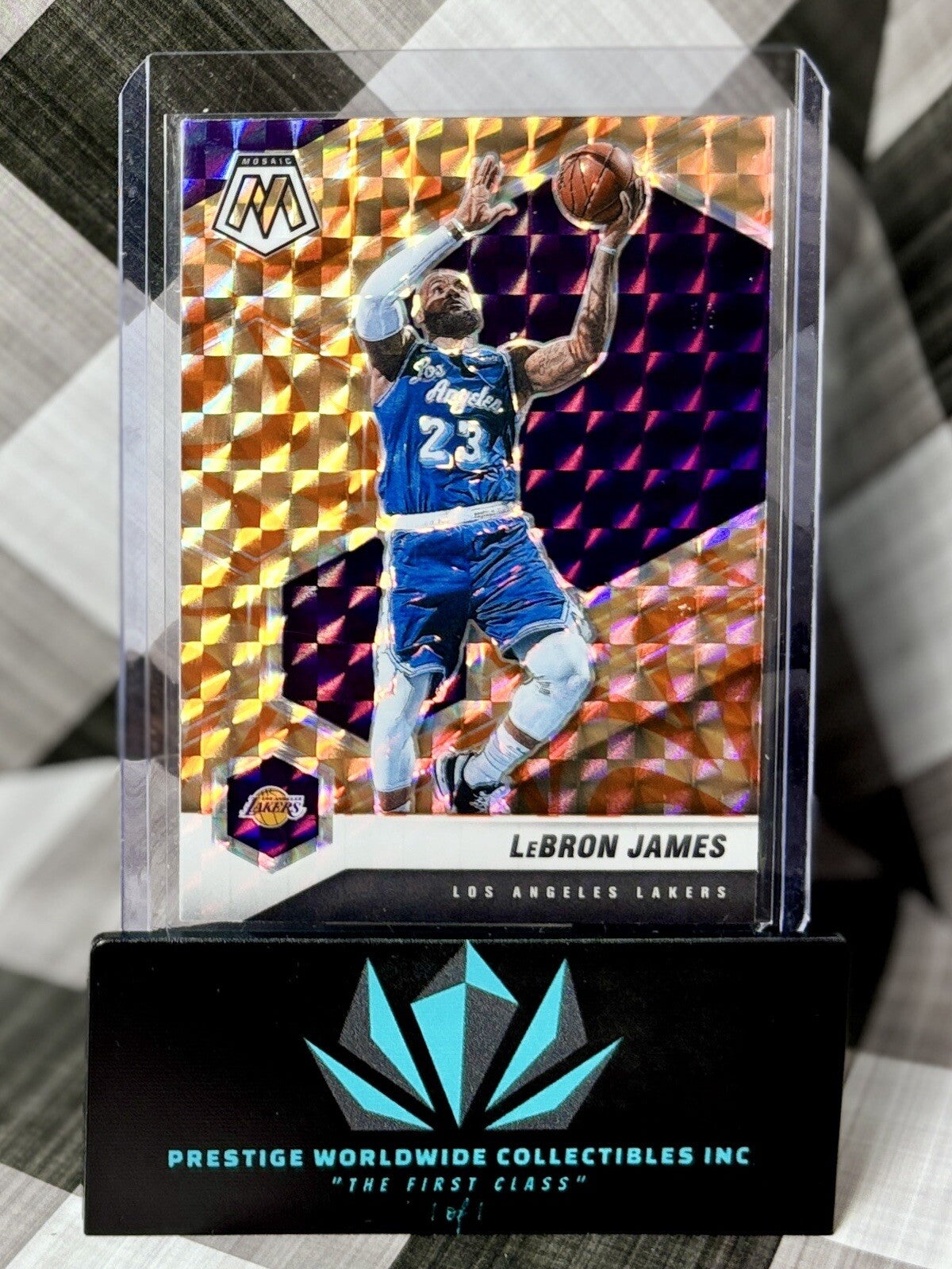 LeBron James 2020-21 Panini Mosaic Orange Reactive #81 Los Angeles Lakers